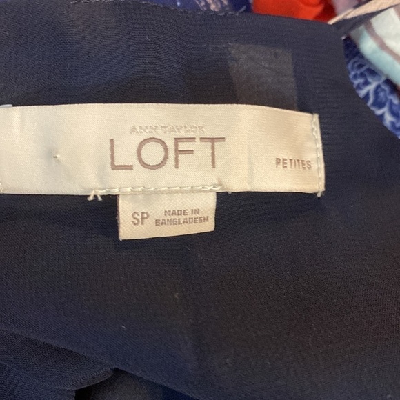 ANN Taylor Loft blue floral‎ racer back flown tank top blouse - Picture 3 of 5